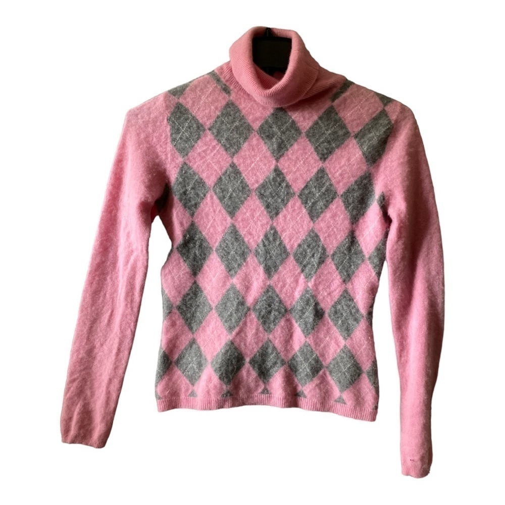 Women’s Cashmere Pink Sweater Size Medium in Excellent Used Condition